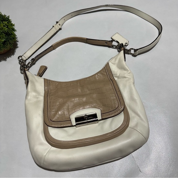 Coach Kristin Hobo Crossbody Shoulder Bag Purse White Tan Leather F22509 - Picture 1 of 9